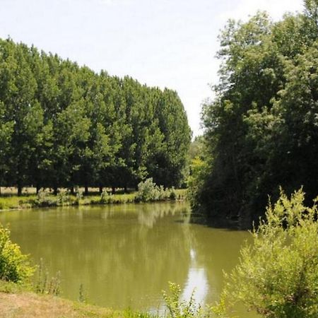Camping Au Bord De L'Aisne Guignicourt Exteriér fotografie